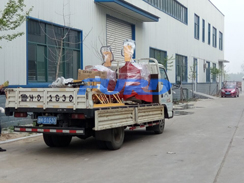 福瑞得機(jī)械手扶壓路機(jī)、框架整平機(jī)已成功裝車及時(shí)發(fā)貨